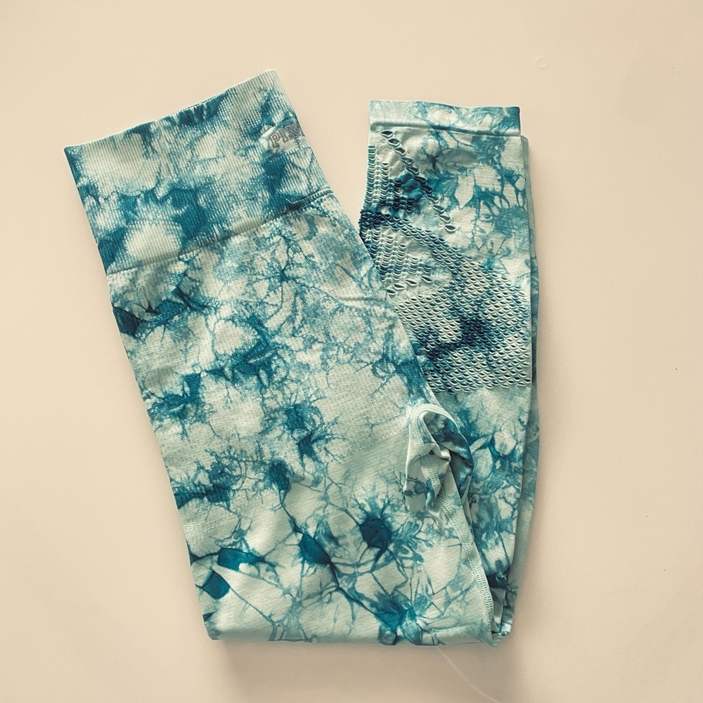 NWOT PINK Victoria's Secret Blue Tie-Dye Leggings